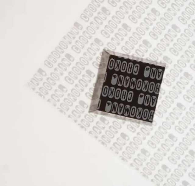 Chokoman Mønsterark Logo tæt til chokolade