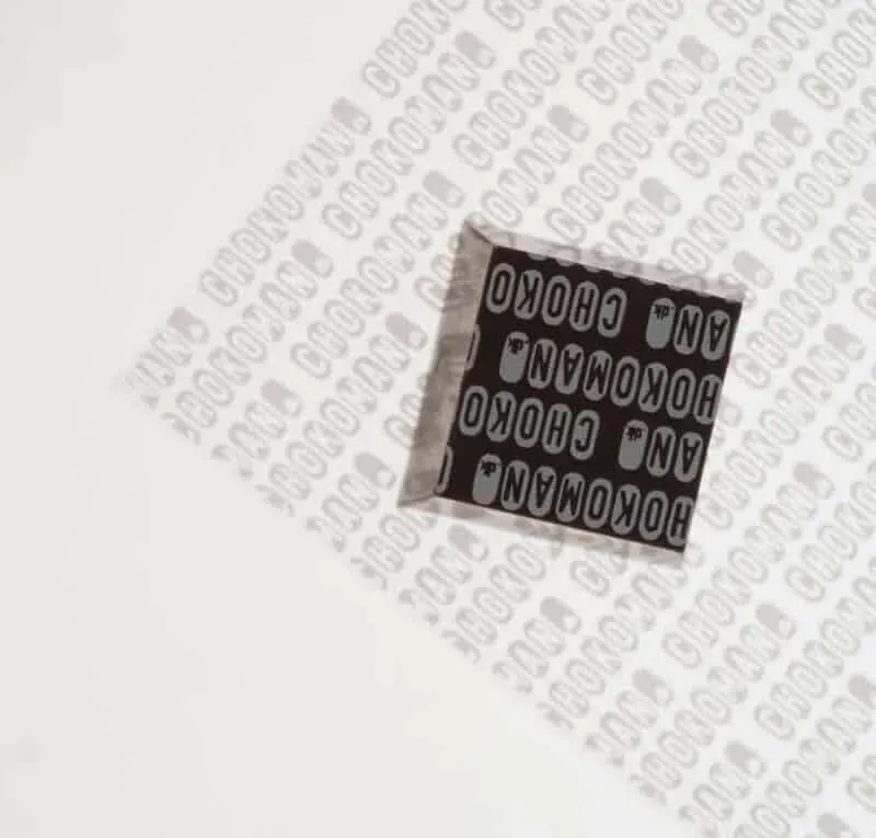Chokoman Mønsterark Logo tæt til chokolade